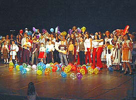 Secventa de final la spectacolul celei de a 50-a aniversari - Virtual Arad News (c)2002