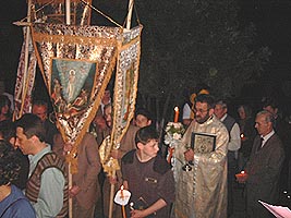 Ultima inconjurare a bisericii... - Virtual Arad News (c)2002