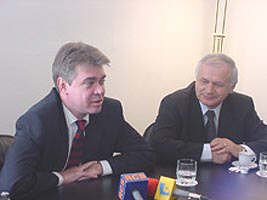 Ambasadorul SUA - Michael Guest a facut o vizita de prietenie primarului Dorel Popa