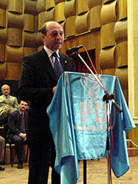 Basescu s-a intalnit cu aradenii la Palatul Cultural