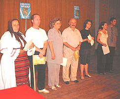 Cele mai bune formatii la festivalul "Gura satului" au fost premiate - Virtual Arad News (c)2003