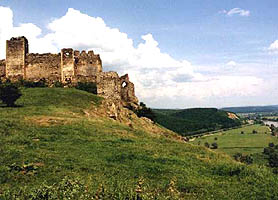 Cetatea Soimos strajuieste Valea Muresului - Virtual Arad News (c)2003