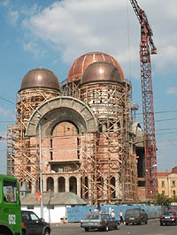Cinci clopote vor imbogati turnurile de la catedrala noua - Virtual Arad News (c)2003