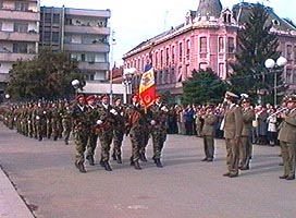 De Ziua Armatei prefectul Aradului i-a felicitat pe militari - Virtual Arad News (c)2003
