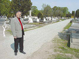 Directorul GCA - Edeleni Coloman este multumit de calitatea aleilor de la cimitirul Eternitatea