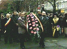 Ieri dimineata au fost depuse coroane la Monumentul Eroilor Martiri