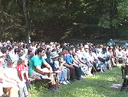 In timpul festivalului de la Moneasa, publicul a umplut pana la refuz teatrul de vara - Virtual Arad News (c)2003