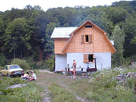 Pe Valea Zugaului in locul localnicilor s-au mutat orasenii dornici de liniste - Virtual Arad News (c)2003