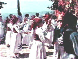 La Vasoaia manifestarea a continuat cu un program folcloric