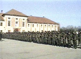 Luni vor pleca la Kosovo aproape 100 de militari din Cetatea Aradului