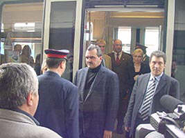 Ministrul Miron Mitrea a ajuns la Arad cu "Sageata Albastra"