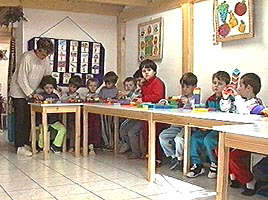 Numarul educatoarelor din gradinite va fi diminuat - Virtual Arad News (c)2003