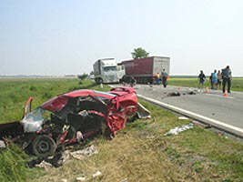 Pe soseaua Arad-Timisoara s-a produs un grav accident de circulatie