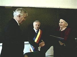 Presedintele Academiei Romane - Eugen Simion este de ieri Doctor Honoris Causa al UAV