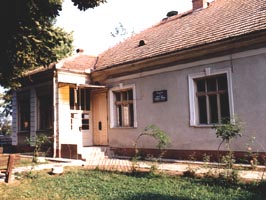 Primaria din Tarnova - cea care i-a primit cu bratele deschise pe ucraineni - Virtual Arad News (c)2003