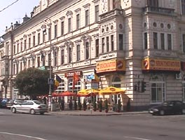 Restaurantul McDonald's Arad a implinit sase ani de functionare - Virtual Arad News (c)2003