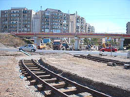Se monteaza liniile de tramvai in zona pasajului de la Micalaca - Virtual Arad News (c)2003