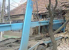 Societatea de asigurari a despagubit proprietara casei demolate de un TIR