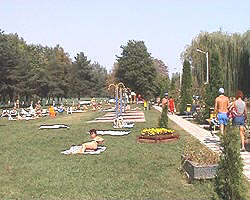 Strandul este considerat paradisul aradenilor - Virtual Arad News (c)2003