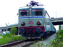 Sub viaductul de la Micalaca o tanara de 18 ani a fost lovita de tren