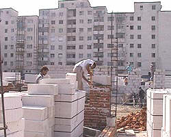 Tinerii isi pot construi locuinte prin credit ipotecar - Virtual Arad News (c)2003