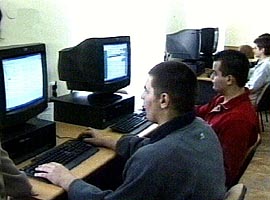 Toate scolile din Arad vor fi conectate la Internet