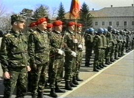 86 militari aradeni pleaca in misiune la Kosovo