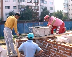 Absolventii scolilor de constructii isi pot gasi de lucru in Italia - Virtual Arad News (c)2004