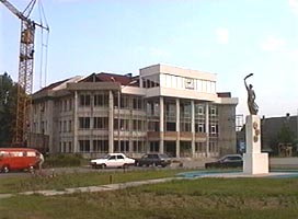 Actualul primar doreste finalizarea lucrarilor la Palatul Administrativ din Sebis - Virtual Arad News (c)2004
