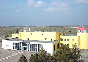 Aeroportul international isi cauta un nou stapan - Virtual Arad News (c)2004