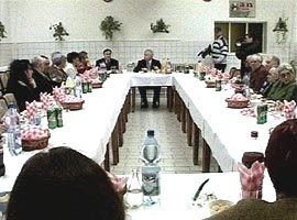 Aradenii au fost interesati mai mult de discutii decat de mancare