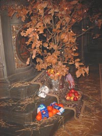 Badnjakul din biserica asteapta ceremonialul de sfintire - Virtual Arad News (c)2004
