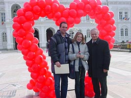 De Ziua Indragostitilor tinerele cupluri s-au fotografiat cu primarul