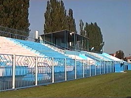 Discutiile legate de plasarea super maketului in fata stadionului ACU continua - Virtual Arad News (c)2004