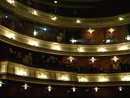 In curand sala mare a Teatrului din Arad se va umple cu spectatori