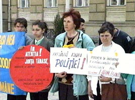 In mai multe randuri locatarii au organizat proteste