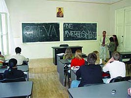 In timpul grevei de avertisment elevii si profesorii au fost prezenti la ore