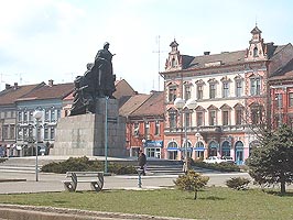 Monumentul Ostasului Roman si-ar putea schimba amplasamentul - Virtual Arad News (c)2004