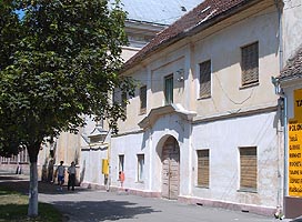 Pe langa biserica din Aradul Nou a functionat si o manastire - Virtual Arad News (c)2004