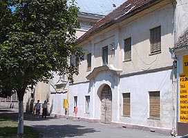 Pe langa biserica din Aradul Nou a functionat si o manastire - Virtual Arad News (c)2004
