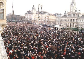 Peste o suta de mii de oameni au participat in 22 decembrie la manifestatie