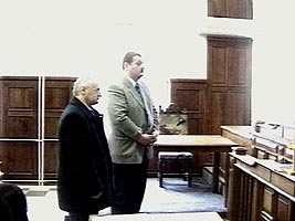 Primarul Popa si consilierul Popescu in fata Instantei