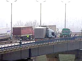 Un auto-tren a avut accident pe Podul Micalaca Subcetate