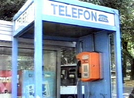 Vechile cabine de telefon public vor fi mutate la tara