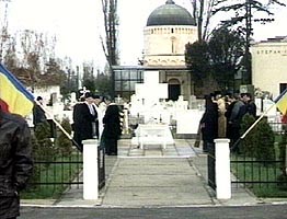 Aradenii au serbat Ziua Marii Uniri si la mormintele corifeilor - Virtual Arad News (c)2005