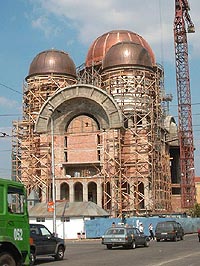 Aradenii pot ajuta la finalizarea lucrarilor la catedrala noua - Virtual Arad News (c)2005