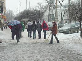 Cetatenii Aradului au obligatia sa-si curete zapada de pe trotuare