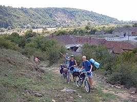 Ciclisti se pregatesc pentru concursul de mountain-bike - Virtual Arad News (c)2005