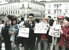 Comerciantii din Piata "Mihai Viteazul" au protestat in fata Primariei