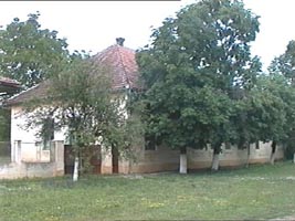 Desi are doar 8 elevi scoala din Hunedoara Timiseana functioneaza legal - Virtual Arad News (c)2005